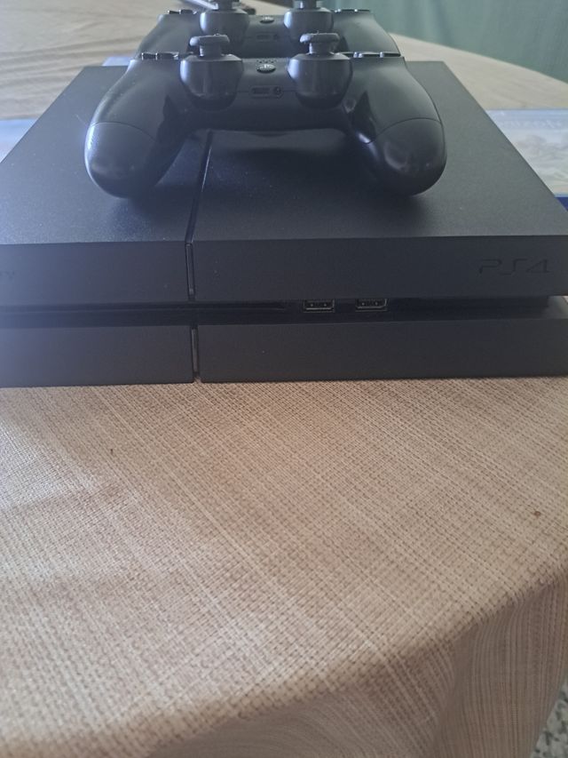 PlayStation 4 , 2 mandos más juegos