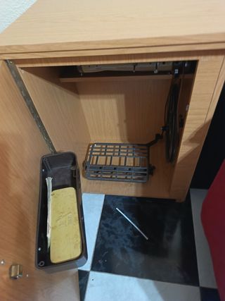Máquina coser Alfa Antigua con mueble
