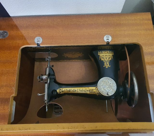 Máquina de coser Singer, antigua.