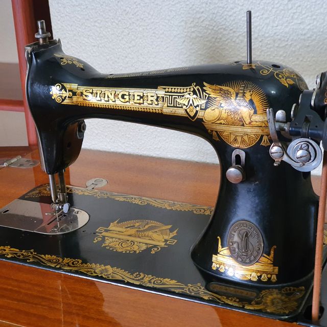 Máquina de coser Singer, antigua.
