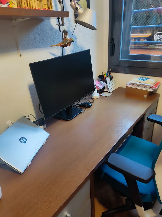 Mesa despacho amplia. Urge venta.