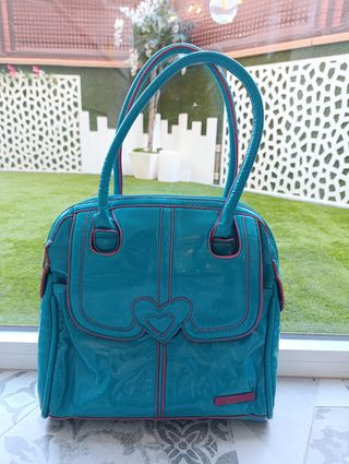 Bolso de charol verde agua y fucsia,forrado.