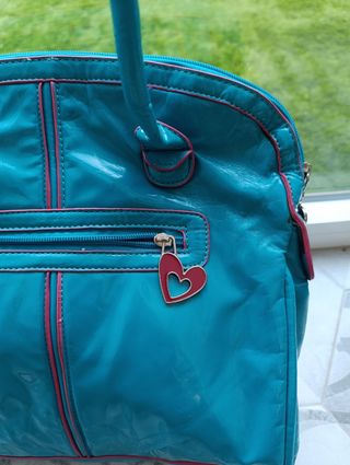 Bolso de charol verde agua y fucsia,forrado.