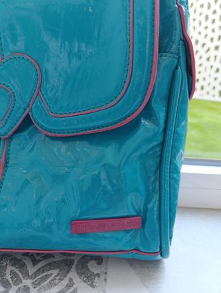 Bolso de charol verde agua y fucsia,forrado.