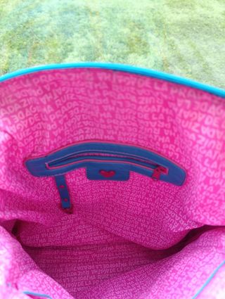 Bolso de charol verde agua y fucsia,forrado.