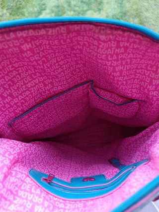 Bolso de charol verde agua y fucsia,forrado.