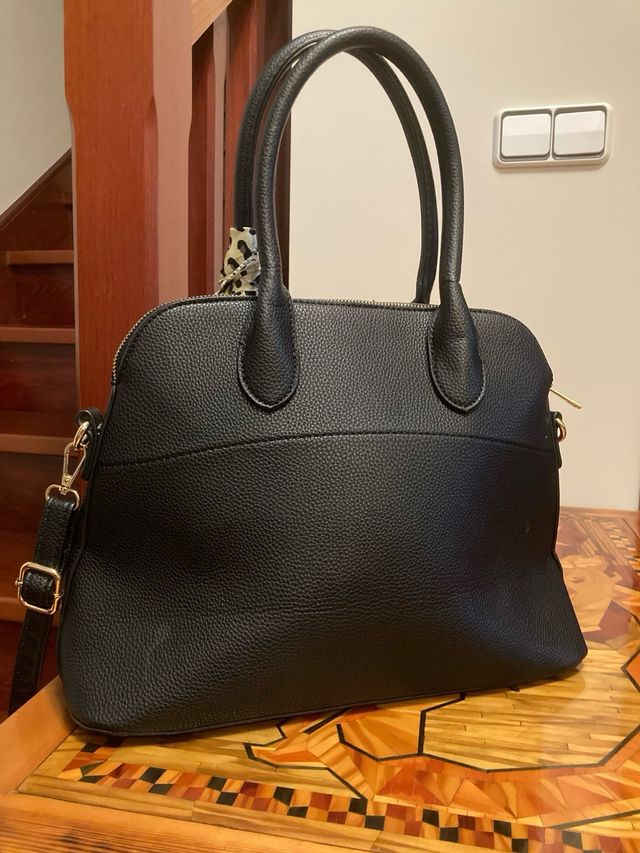 Bolso negro + pañuelo