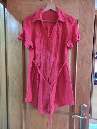 2 pantalones: rojo & verde oliva y una camisa roja