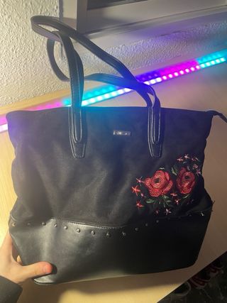 Bolso Chika10 negro con flores
