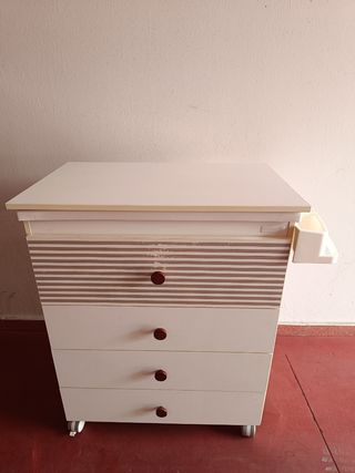 Bañera, cmabiador cómoda con ruedas Micuna