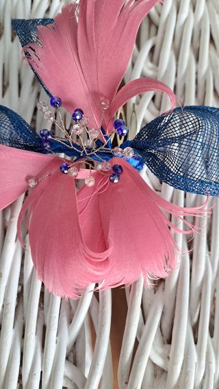 Tocado plumas azul y rosa
