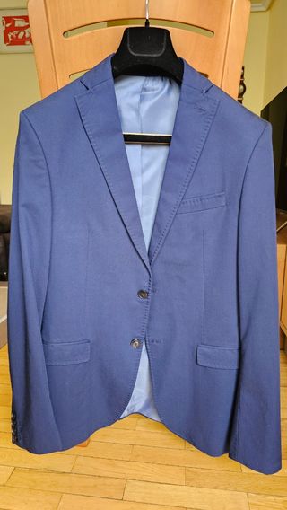 Traje azul caballero juvenil ideal graduación. 