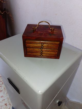 Cassettiera sottobicchiere in legno