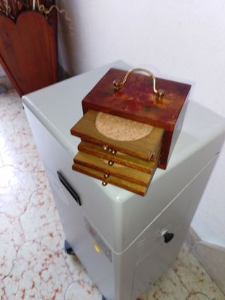 Cassettiera sottobicchiere in legno