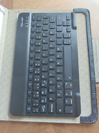Tablet Samsung Tab A 2016 + Funda y dos teclados