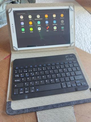 Tablet Samsung Tab A 2016 + Funda y dos teclados