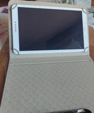 Tablet Samsung Tab A 2016 + Funda y dos teclados