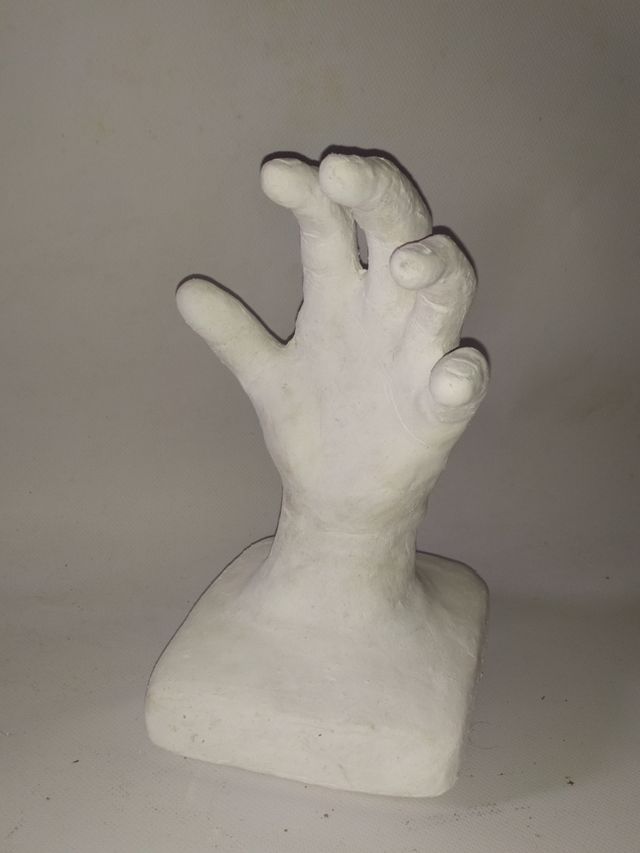 Scultura mano in gesso