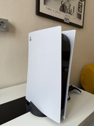 PS5 (PlayStation 5) Blanca + 2 Mandos + 6 Juegos