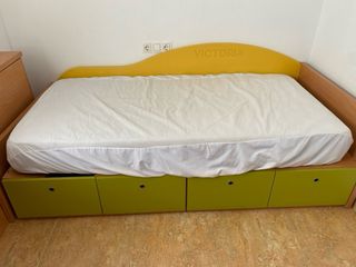 Habitación juvenil con escritorio y cama con cajon