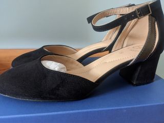 Zapatos Comfeet negros tacón