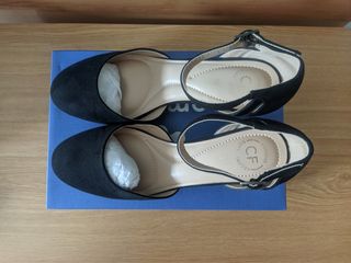 Zapatos Comfeet negros tacón