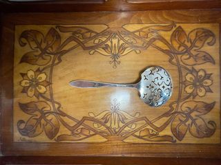 Cucchiaio forato in metallo argentato art nouveau