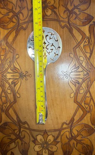 Cucchiaio forato in metallo argentato art nouveau