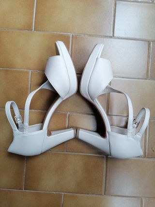 Sandalia de tacón mujer