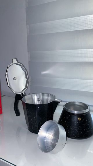 Cafetera italiana 12 tazas negra, apta para todo tipo de cocina