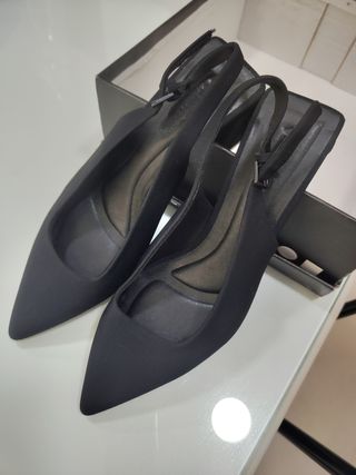 Zapatos negros de tacón bajo