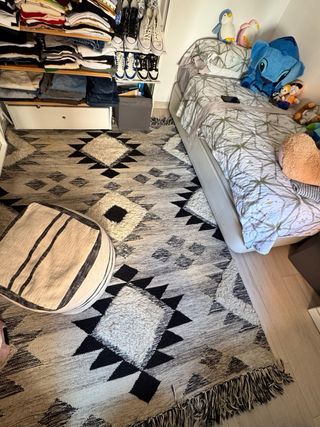Puff beige y negro - Decoración