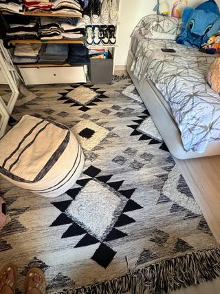 Puff beige y negro - Decoración