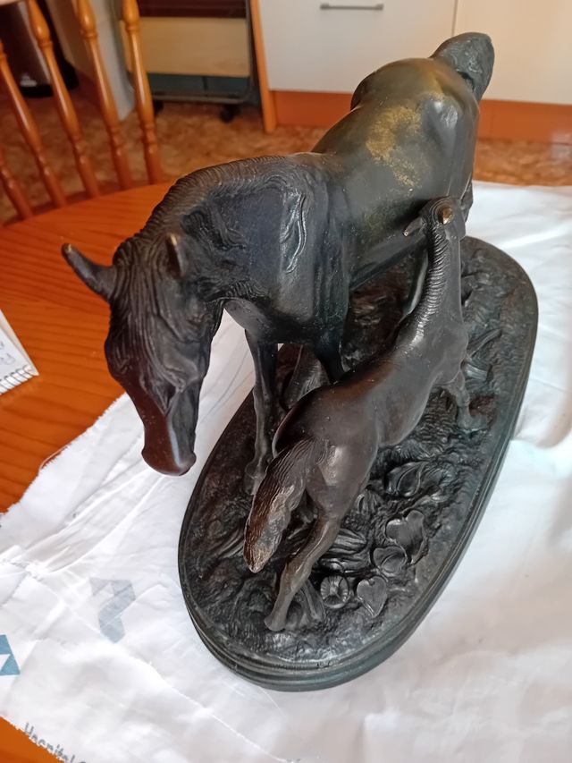 Figura de yegua y potro bronce antiguo OFERTON