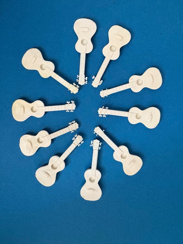 10 mini guitarras madera - Decoración