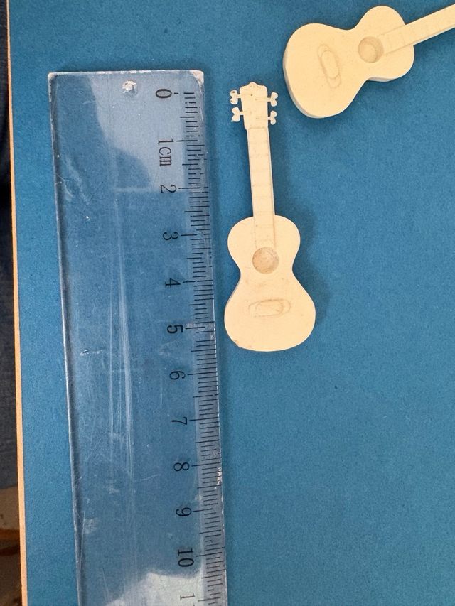 10 mini guitarras madera - Decoración