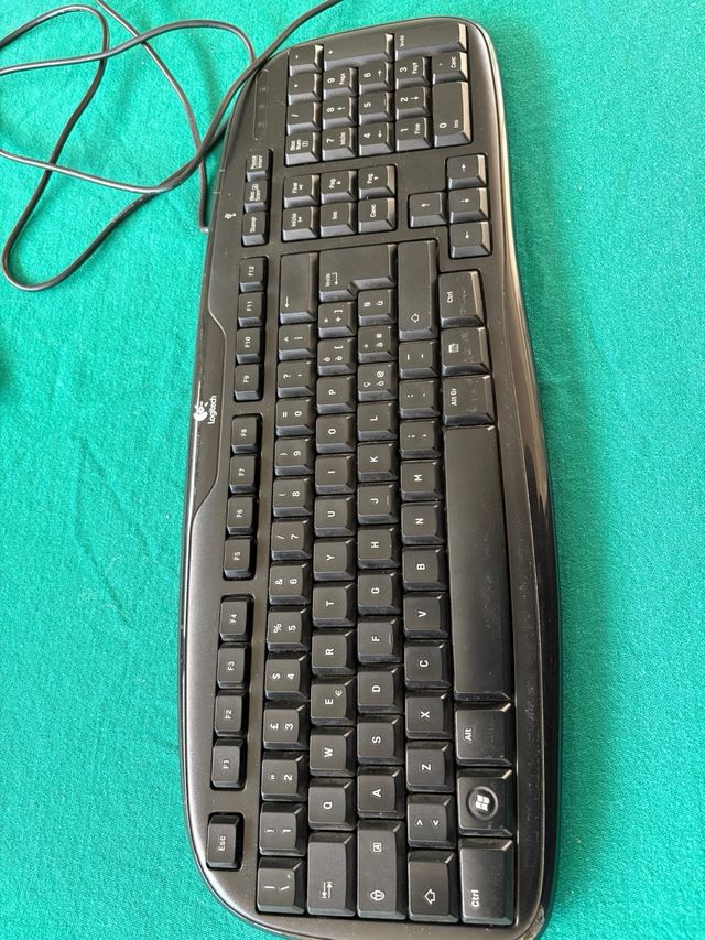 Teclado Logitech USB - negro