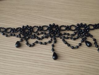 Gargantilla negra
2 euros