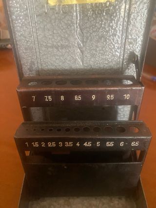 Caja metálica porta brocas 