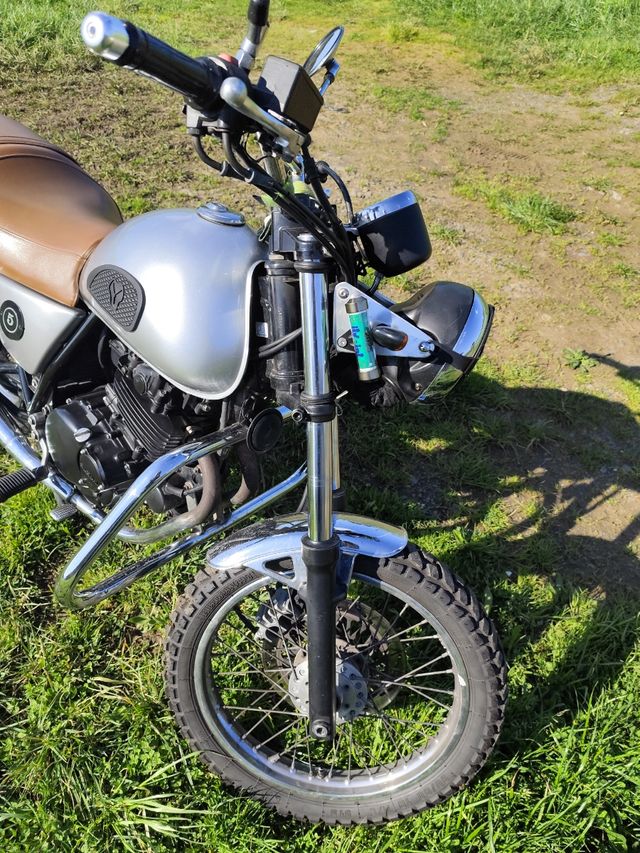 Suzuki TU250x: Moto clásica