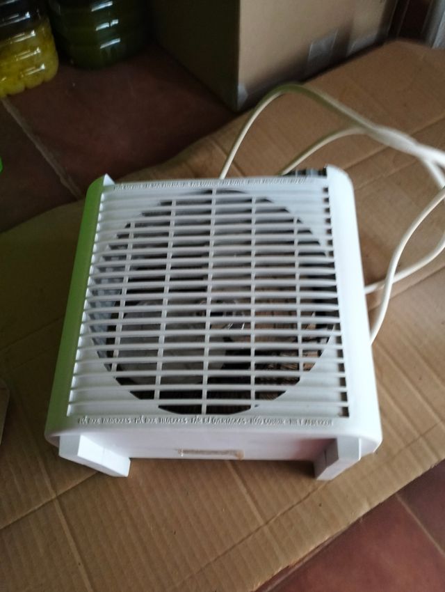 Calefactor pequeño blanco