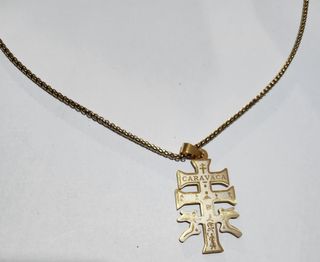 Collar Cruz Caravaca - Acero dorado