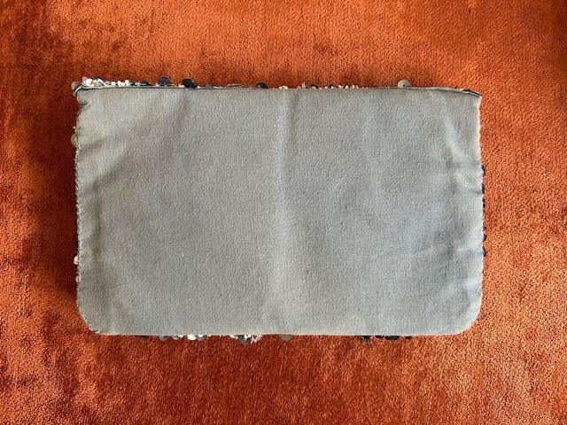 Bolso fiesta con lentejuelas.