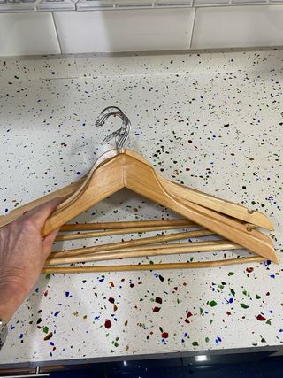 Perchas de madera -10 unidadesx2.50