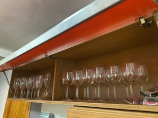 Vitrina naranja con cristal - Mueble