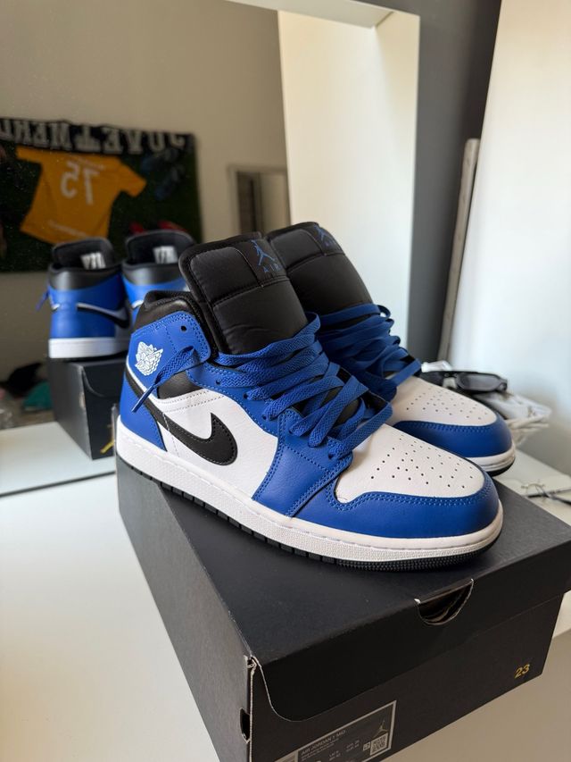 Air Jordan 1 Mid Royal Blu
