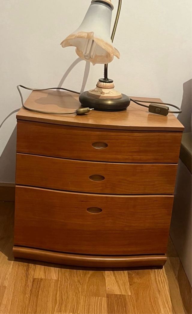 Mesita noche 3 cajones madera disponibilidad de 2