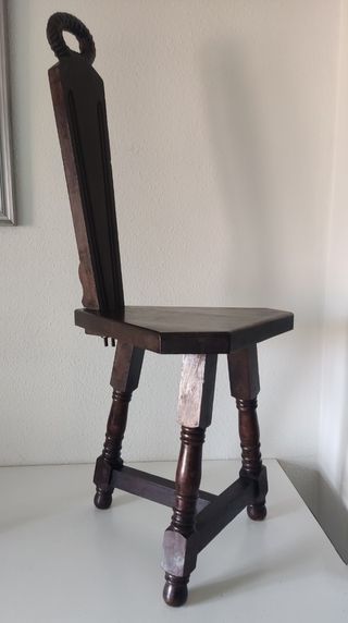 SILLA MADERA ANTIGUA 3 PATAS