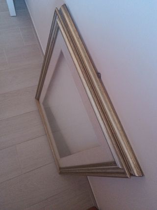 Cornice in legno dorato argentato