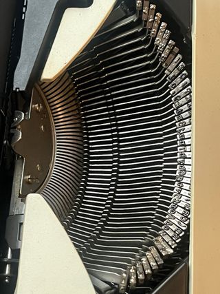 Máquina de escribir - Olivetti Lettera 12